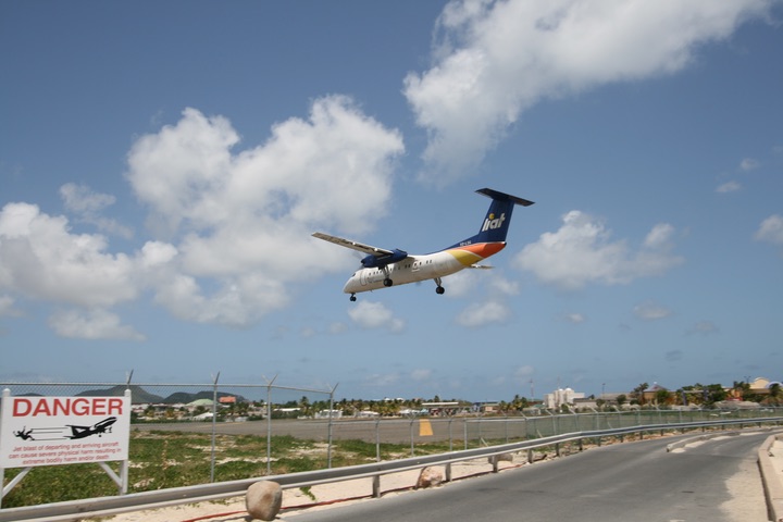 LIAT DHC8