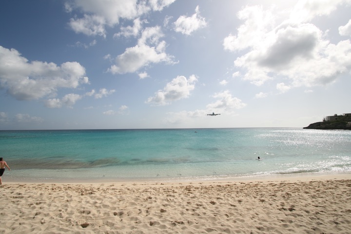KLM B747-400 MahoBeach Landing