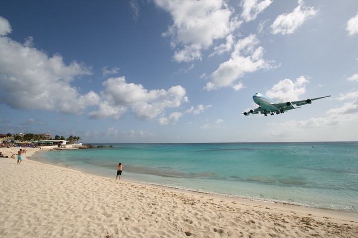 KLM B747-400 MahoBeach Landing
