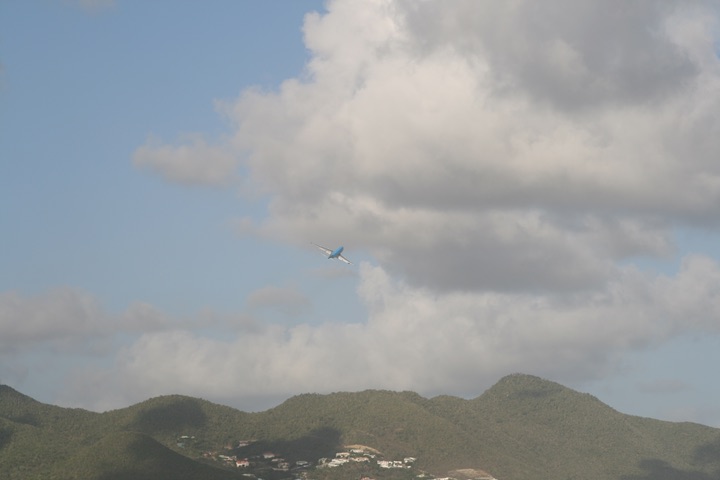 KLM B747-400 MahoBeach Takeoff