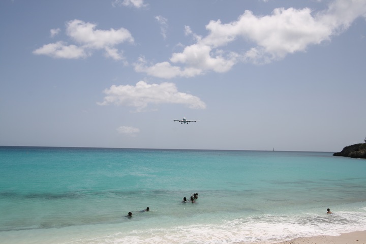 AF A340-300 MahoBeach Landing