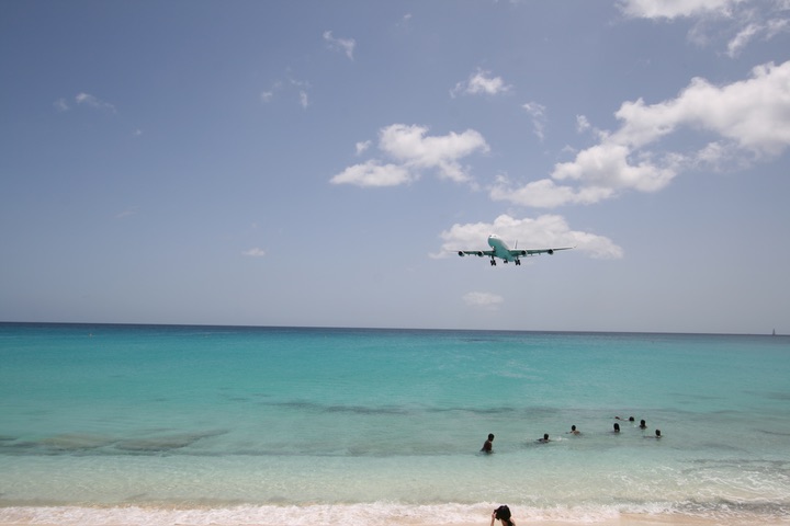 AF A340-300 MahoBeach Landing