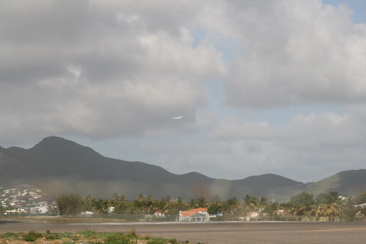 AF A340-300 MahoBeach Takeoff