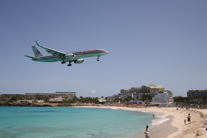 AA B757-200 MahoBeach