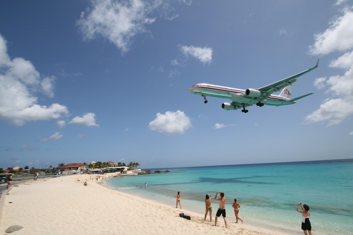 AA B757-200 MahoBeach