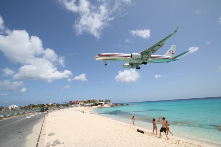 AA B757-200 MahoBeach