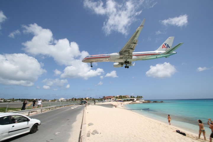 AA B757-200 MahoBeach