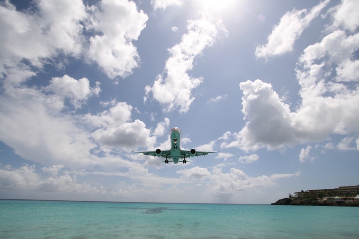 AA B757-200 MahoBeach