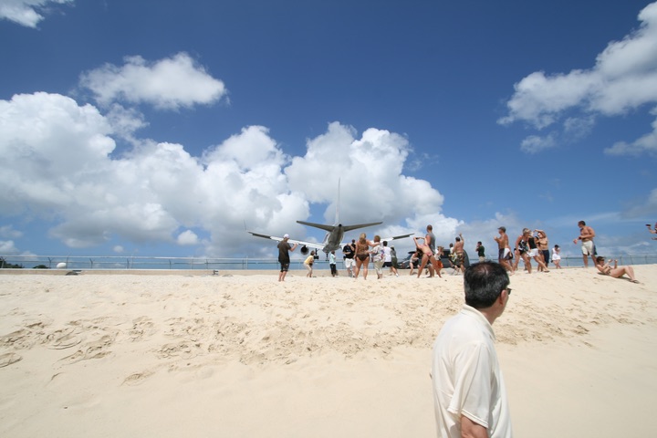 AA B757-200 MahoBeach