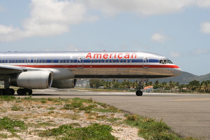 AA B757--200 MahoBeach