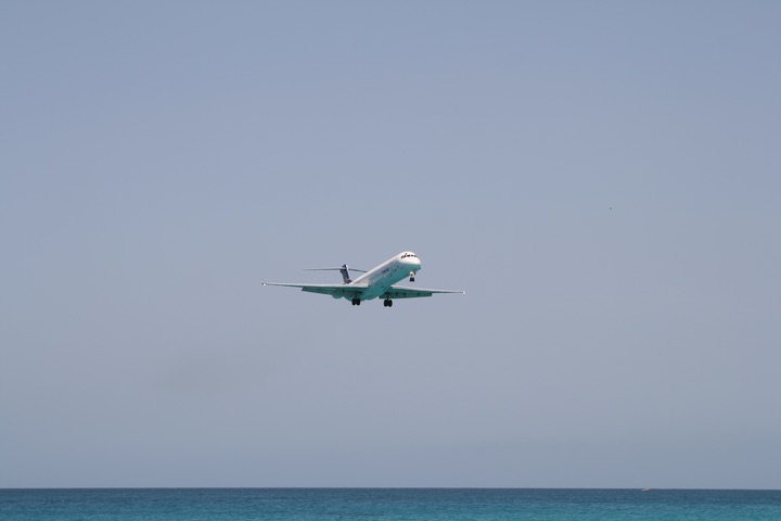 Insel Air MD-82 MahoBeach
