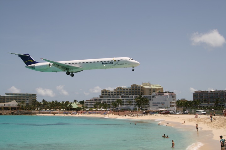 Insel Air MD-82 MahoBeach