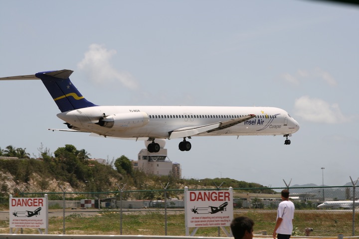 Insel Air MD-82 MahoBeach