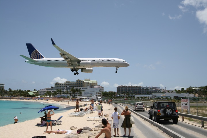 Continental Air Lines Boeing 757-224ER MahoBeach