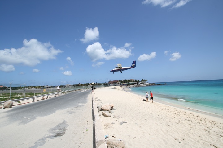 DHC-6-300 MahoBeach