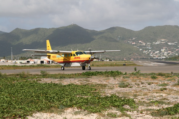 DHC-6-300 MahoBeach