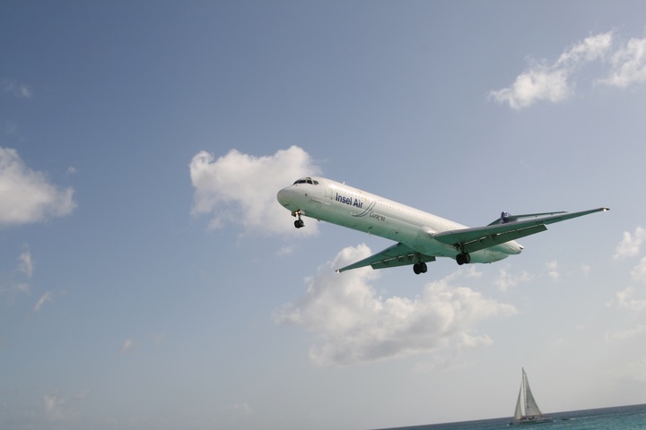 Insel Air MD-82 MahoBeach