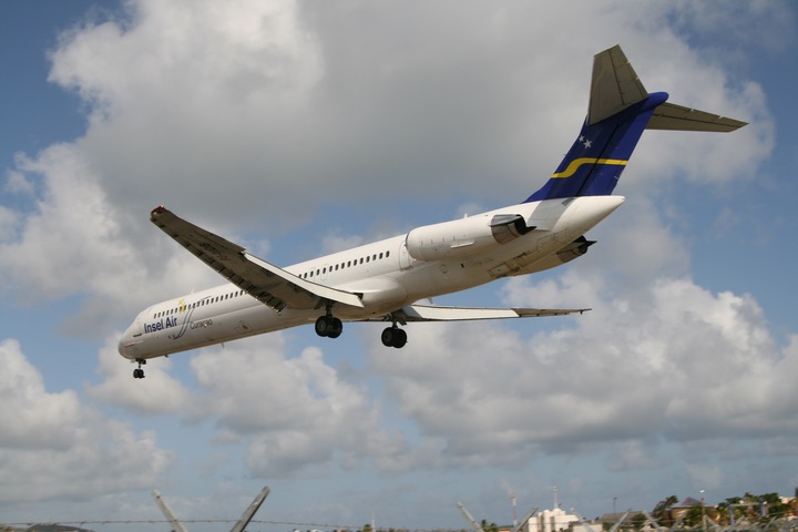 Insel Air MD-82 MahoBeach