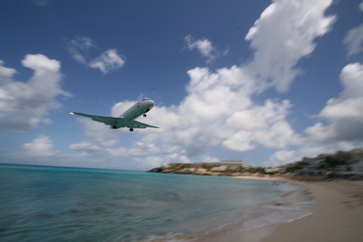DAE Fokker100 MahoBeach