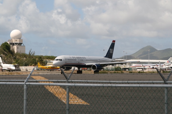 US Airways Boeing757-225 MahoBeach